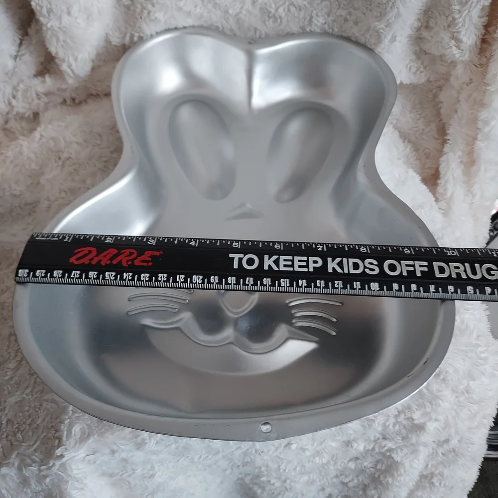 Wilton Fun Easter Bunny Face Metallic Cake Pan Holiday #2105-2084
